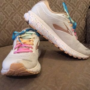 Brooks Vanilla Sprinkles Ghost sz 9.5